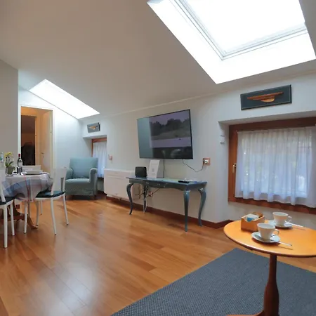 Attic And Garden דירה
