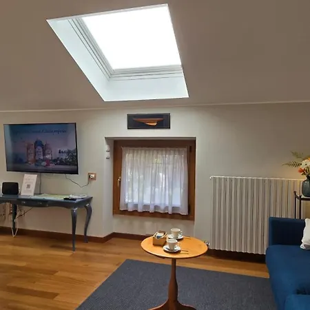 דירה Attic And Garden