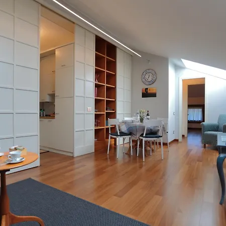 דירה Attic And Garden *