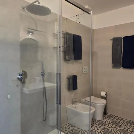 Attic And Garden דירה