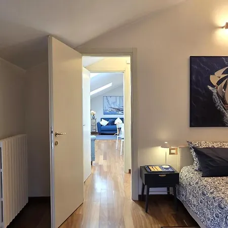 Attic And Garden דירה